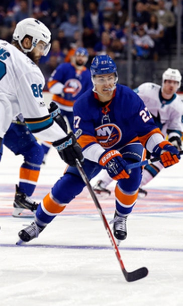 Lee has 2 goals, assist as Islanders beat Sharks 5-3 (Oct 21, 2017)